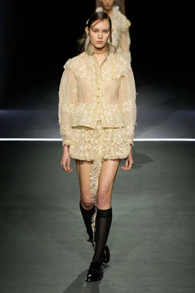 Look 4